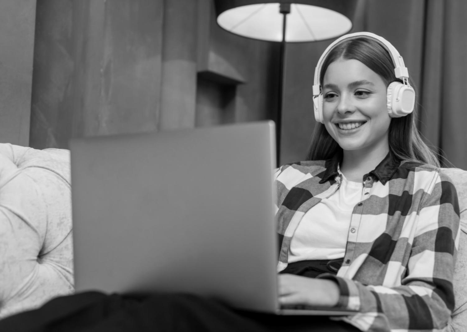 Análisis financiero colaborativo en sesión de trabajo